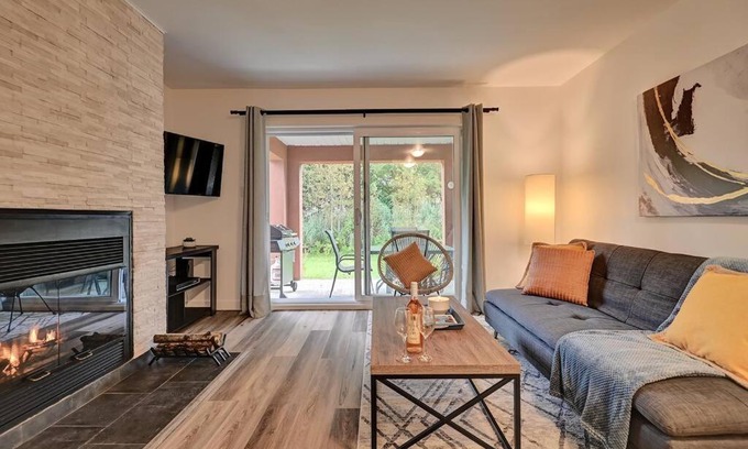 Magog Apartment | *Nouveauté* Foyer au bois, Plage, Montagne et +