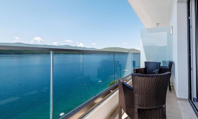 Neum House | Novum-Hotel - Deluxe Triple Room with Sea View 1