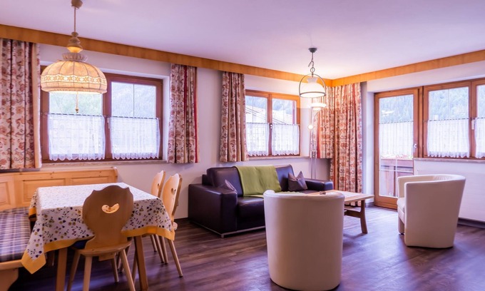 Graen Apartment | Nr. 1 Hahnenkamm - Gästehaus Wötzer & Landhaus Stocka