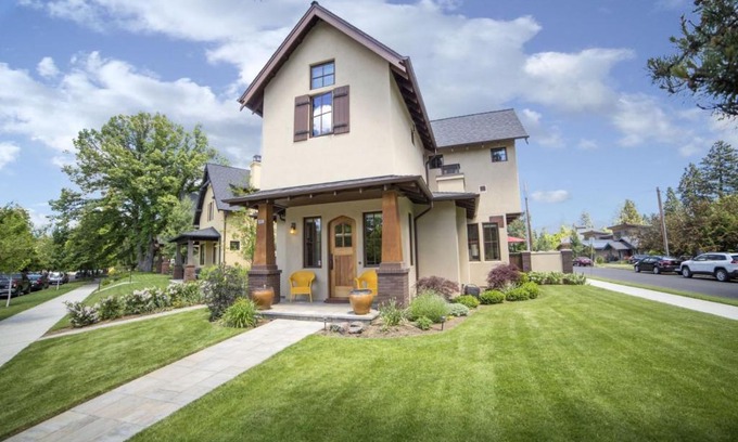 River Terrace House | NW Awbrey Road