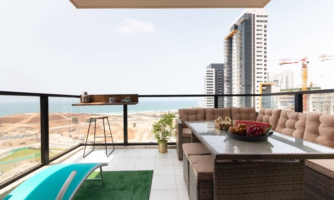 Bat Yam Apartment | O&O Group - 3 BR SeaFront APT/Prestigious Tower