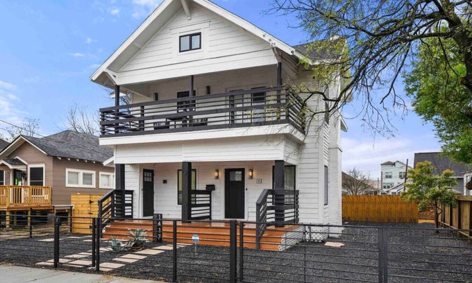 East Downtown Houston House | O4 -A · The O`Four, Cozy Luxury Retreat - Unit A