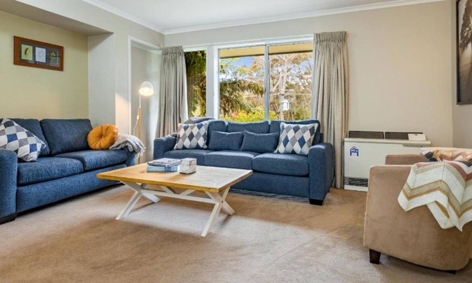 Katoomba House | Oak and Cedar @ Katoomba