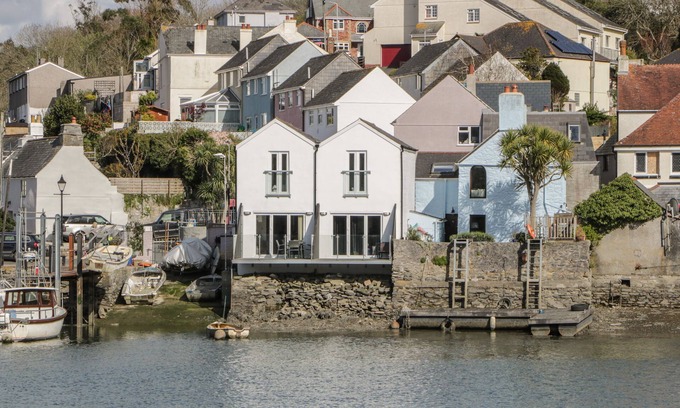 Turnchapel Cottage | OAK COTTAGE, pet friendly, character holiday cottage in Hooe