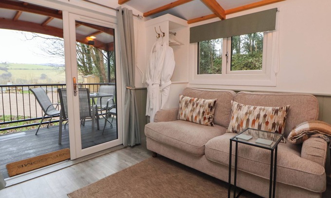 Hendrerwydd Cottage | OAK, pet friendly, character holiday cottage in Afonwen
