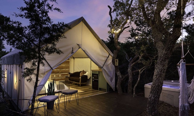 Fredericksburg RV Rental | Oak Retreat Glamping With Private Hot tub!