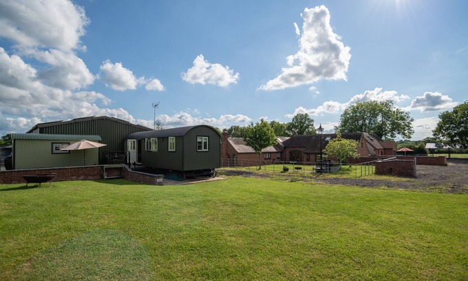 Alcester House | Oaks Barn Farm, Alcester- sleeps 20 with optional Salt water hot tub