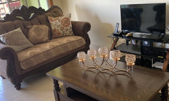 Altos de Arroyo Hondo House | Oasis in the city