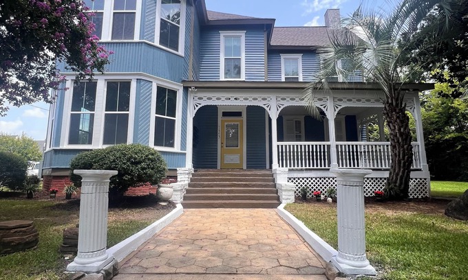 Americus Apartment | Oasis Retreat nCharming, newly renovated 1/1 in the heart of downtown