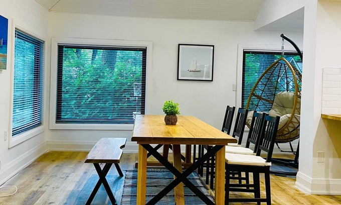 Big Bay Point Cottage | Oasis with HOT TUB and Heated Pool steps from Friday Harbour Resort