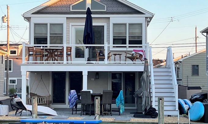 Dover Beaches North House | OB2 Bay front 3 bedroom home- walk to beach {top floor living only}