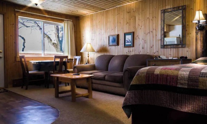 Rice Lake Cabin | Observe nature in Room 9 - Audubon's Ducks - Curriers Lakeview Lodge