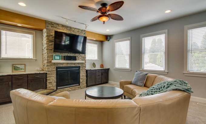 Little Salisbury House | Ocean City Home w/Fire Pit & Grill: Walk to Beach