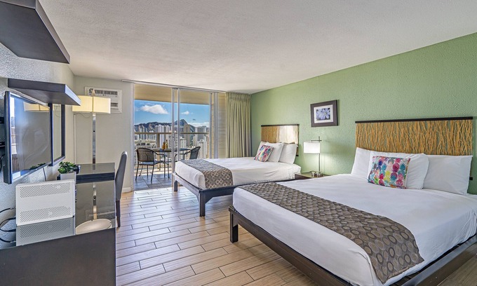McCully - Moiliili Condo | Ocean-Diamond Head Waikiki Condo at Island Colony Short Walk to the Beach