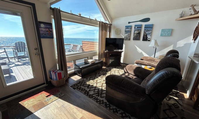 Smith River Cabin | Ocean Front Cabin 14 with Private Jacuzzi & Gorgeous Views (Private Beach Owned by White Rock Resort)