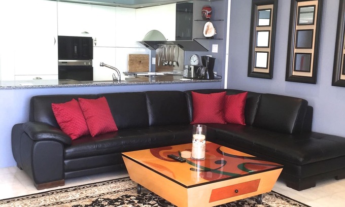 Makaha Condo | Ocean Front Corner Unit with wrap around lanai with 2 tempurpedic queen beds