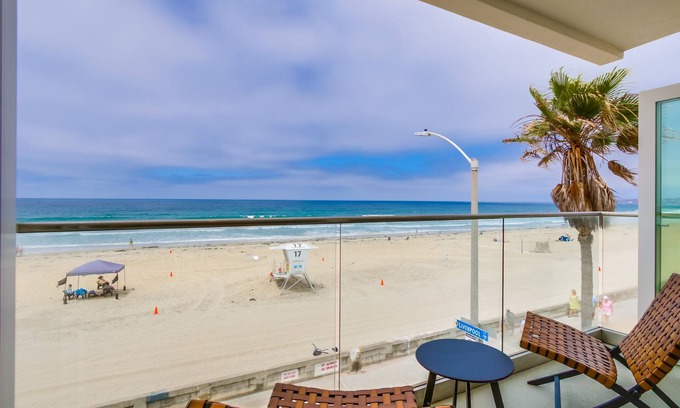 Central Mission Beach Condo | Ocean Front * Newly Remodeled * Luxury Condo