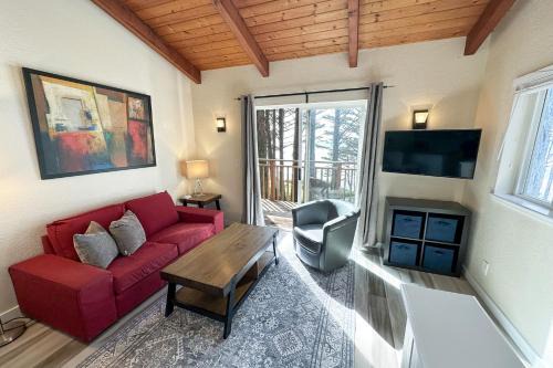 Yachats Apartment | Ocean Front, Serenity at Oregon House, Stairs to the Beach!