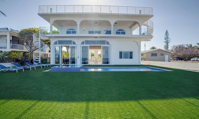 Monroe County House | Ocean Front Vacation Home - Key Largo - 28 Day Minimum