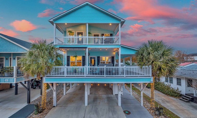 Myrtle Beach House | Ocean Lakes .5 mi to beach! waterpark! Arcade! Dogs Welcome!