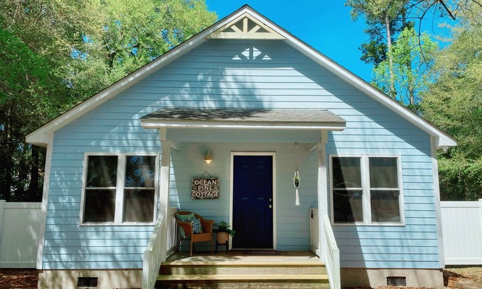 Shallotte House | Ocean Pine Beach Cottage Pet friendly Fully Fenced Yard