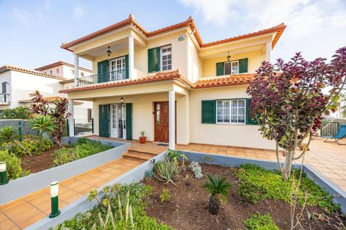 Santa Maria Maior House | Ocean Side Vista by YOUR KEY