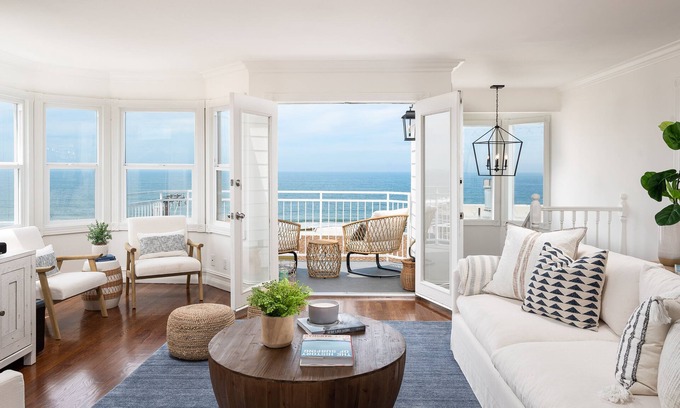 Gas Lamp Section House | OCEAN VIEW/Breathtaking 6 Bedroom/AC/Walk to Beach!