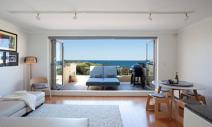 Clovelly Apartment | Ocean-view Clovelly ISYD