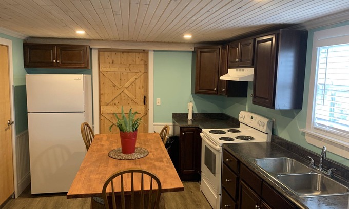 Bonavista House | Ocean view historical Ellis saint house