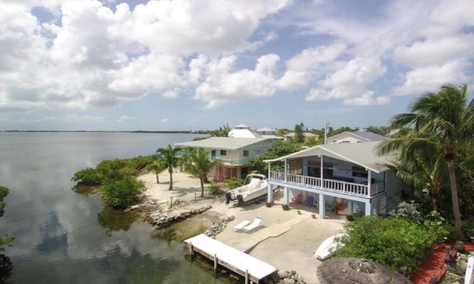 Cutthroat Harbor Estates Cottage | Ocean view home -Private launch & breath taking sunset views-min 28 day rentals