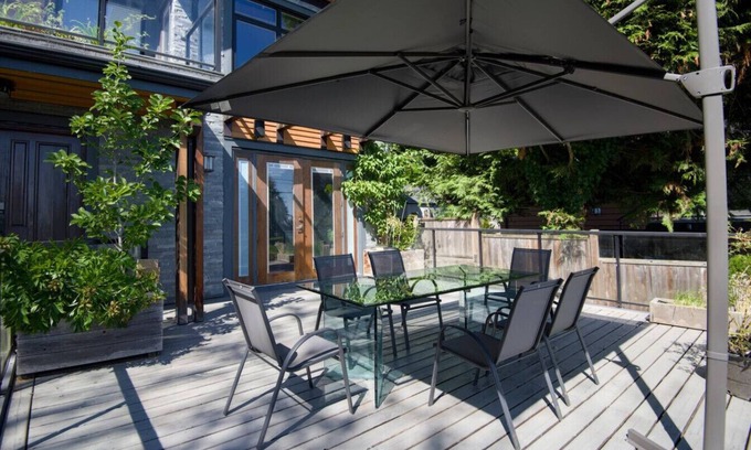 Dundarave House | Ocean View House with A/C – Quiet & Scenic Escape