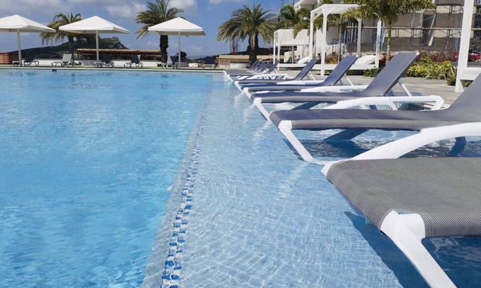 Colon Apartment | Ocean View & Sunset Apartment - Luxury Resort With Stunning Pool