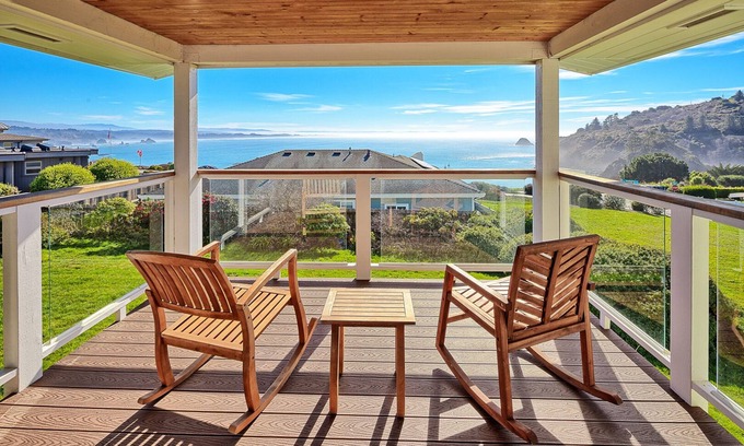 Trinidad Apartment | 🌊Ocean View Village Condo with Outdoor Sauna, Trails to Fun Beaches & Covered Deck🩴