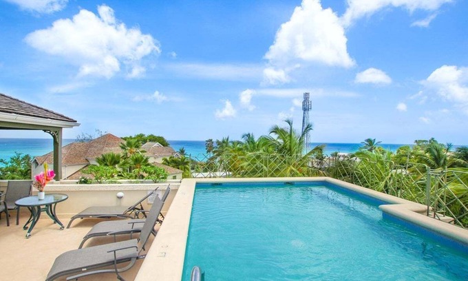Mullins Apartment | Ocean views apt with shared rooftop pool: Beacon Hill Surf