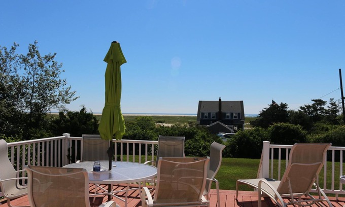 Chatham House | Ocean views, path to beach, short walk to lighthouse and town, sleeps 12
