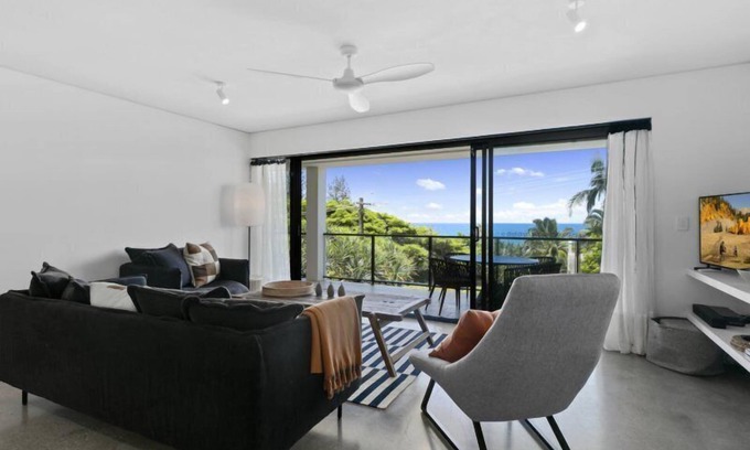 Sunshine Beach Apartment | Oceanbreeze - stunningly renovated apartment.