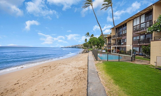 Maalaea Condo | Oceanfront 1bd ground level condo plantation style