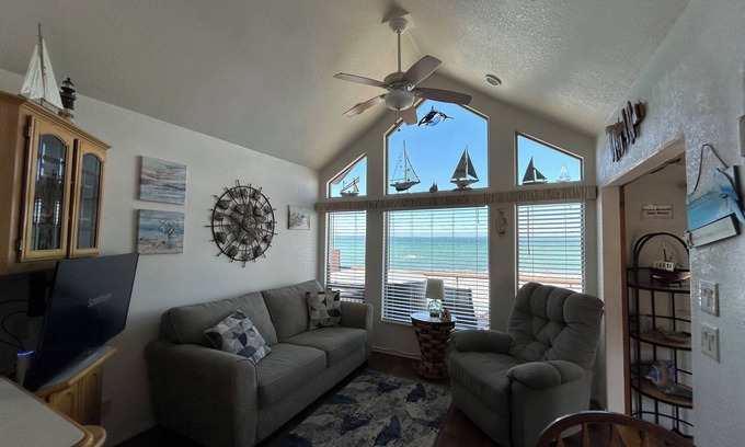 Smith River Cabin | Oceanfront Cabin 9 with Private Jacuzzi & Awesome Views