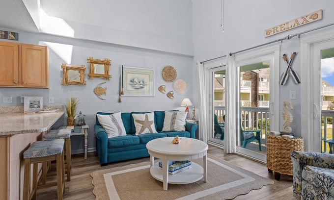 Emerald Isle Condo | Oceanfront complex! 2 bd, 2 bath - Indoor Year Round Pool, Gym & Tennis Courts!