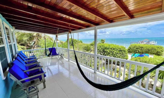 Caye Caulker Apartment | Oceanfront, dock/pool/AC-Lauras Lookout-3 bed/2 bath sleeps 7
