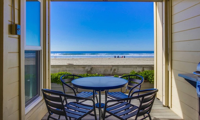 Mission Beach Condo | Oceanfront dog-friendly condo w/water views, private gas grill, & patio