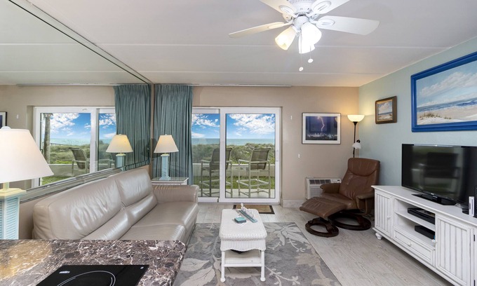 Crescent Beach Condo | Oceanfront Getaway