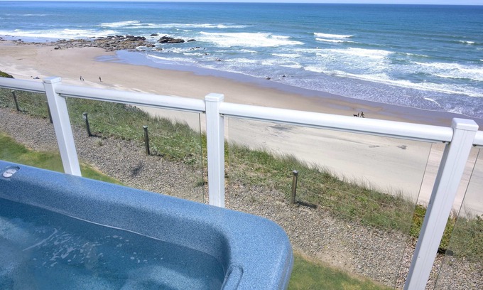 Lincoln City Condo | Oceanfront, Hot Tub, Onsite Pool - Pacific Pearl