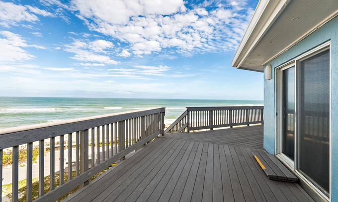 Melbourne Beach Resort | Oceanfront Penthouse Apartment-Twinzer