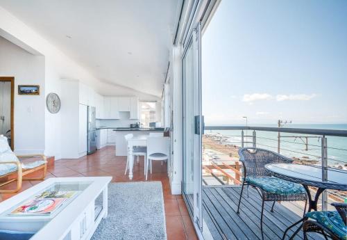 Kalk Bay Apartment | Oceanfront Penthouse