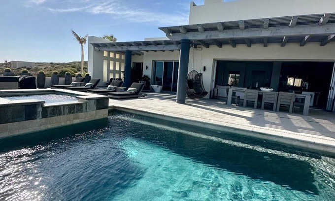 Vinorama Villa | Oceanfront secluded Infinity Pool and Whale Watching surfing Paradise