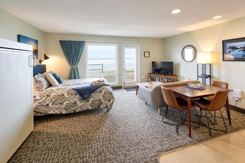 Lincoln City House | Oceanfront Studio - Ground Floor - Sleeps 4