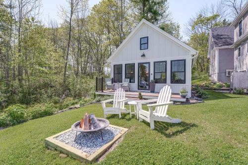 Harpswell Apartment | Oceanfront Studio with Private Dock in Harpswell!