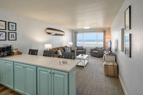 Lincoln City House | Oceanfront Suite - Upper Floor