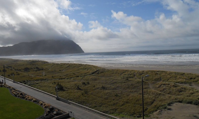 Seaside Condo | Oceanfront Top Floor SW Corner Unit - 2bd 2 bath - Location & View